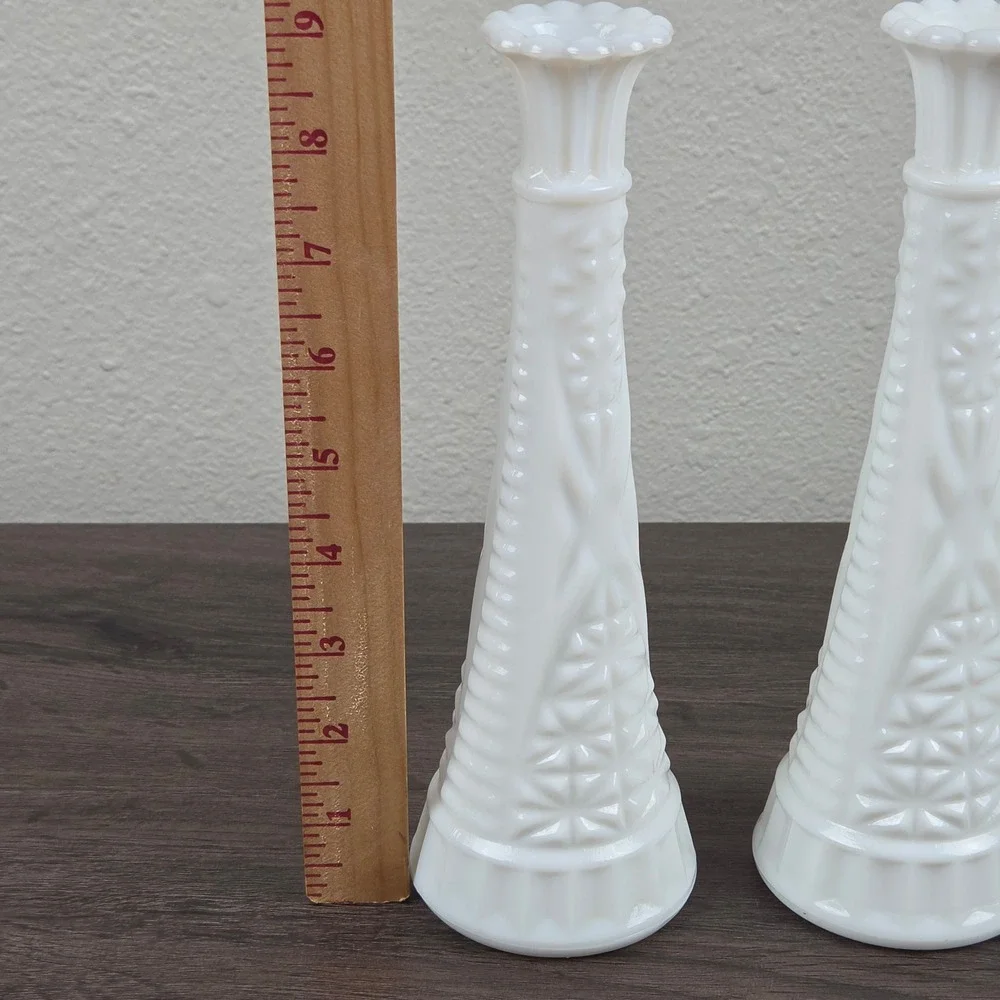 Set of 2 Vintage Anchor Hocking Milk Glass Bud Vases 9